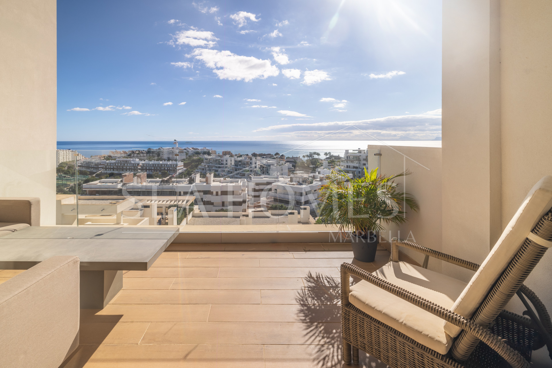 Modern 3 bedroom apartment with amazing sea views!