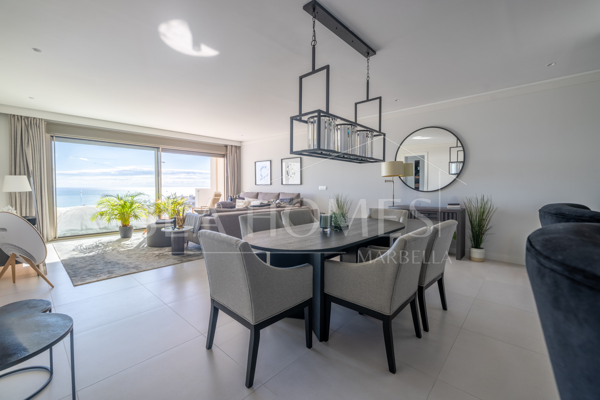 Modern 3 bedroom apartment with amazing sea views!