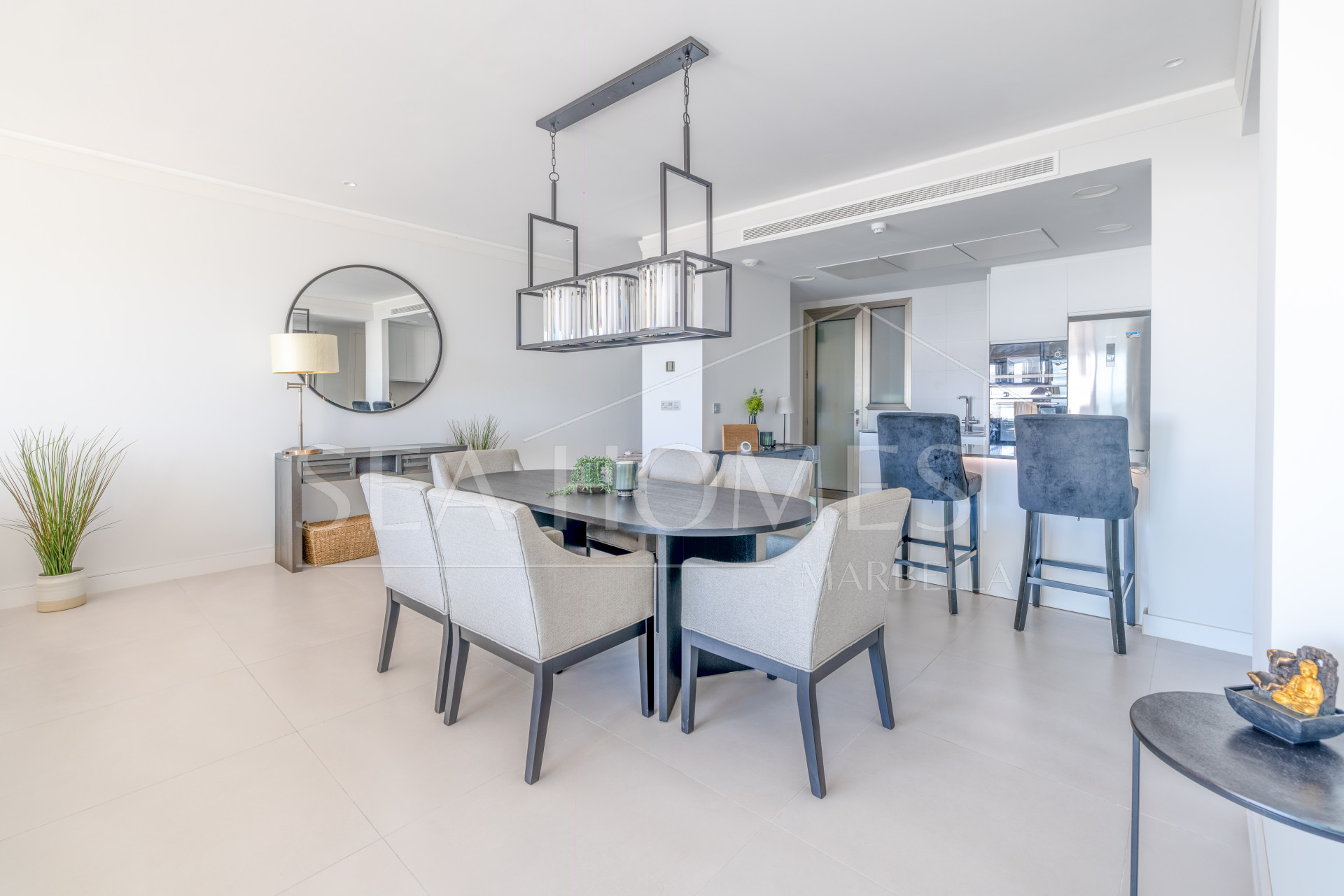 Modern 3 bedroom apartment with amazing sea views!