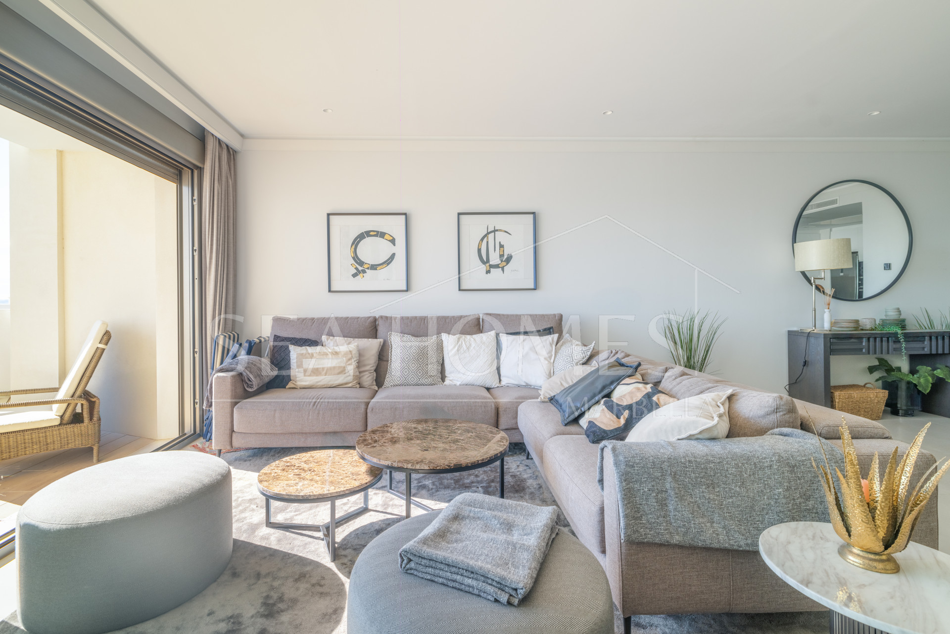 Modern 3 bedroom apartment with amazing sea views!