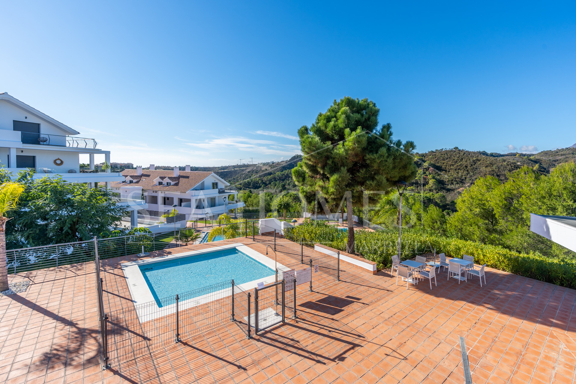 Stunning 2 bed Duplex Penthouse in Selwo, Estepona