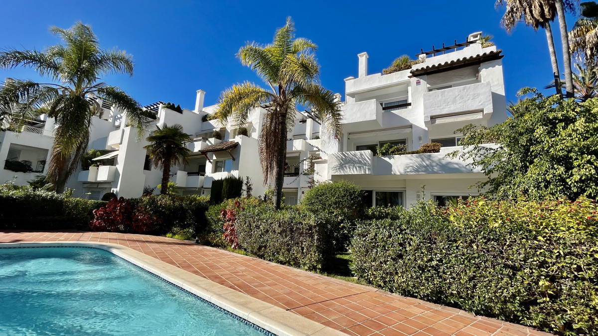 BEACHSIDE • WALKING DISTANCE TO MARBELLA CENTRE &amp; ALL AMENITIES 