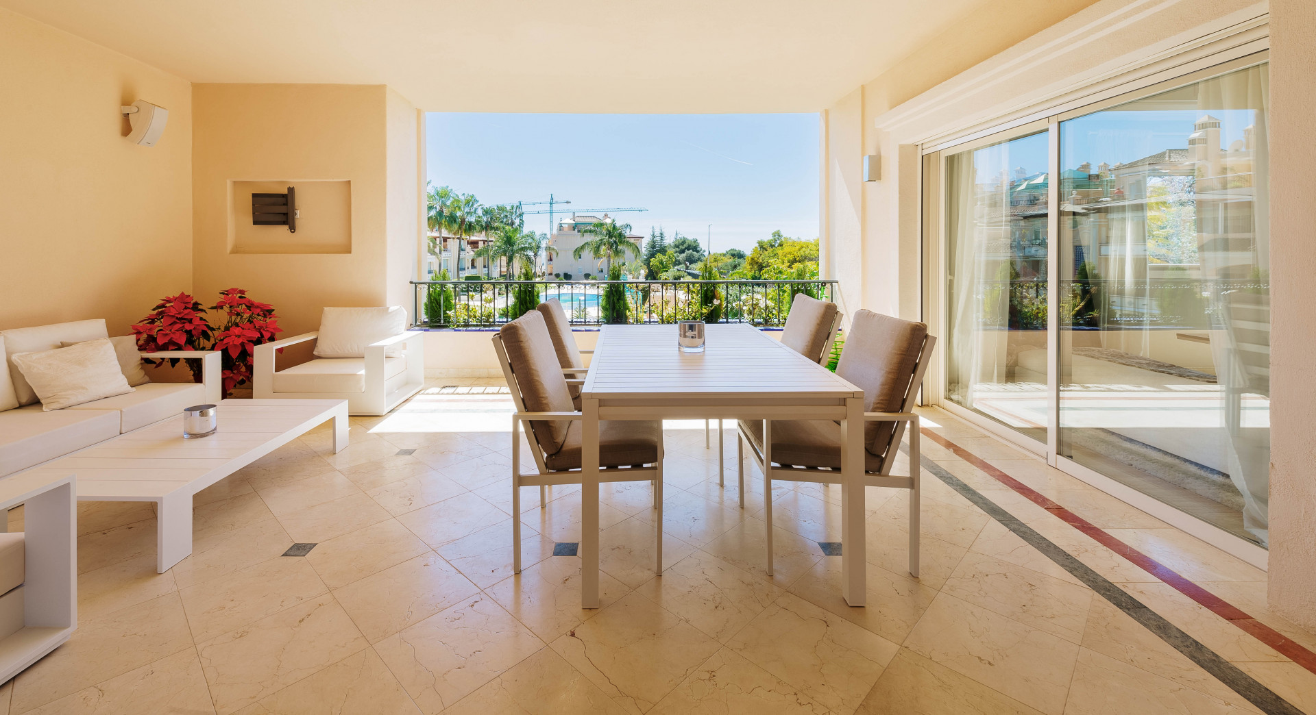 A stunning four bedroom apartment located in Lomas de Sierra Blanca.