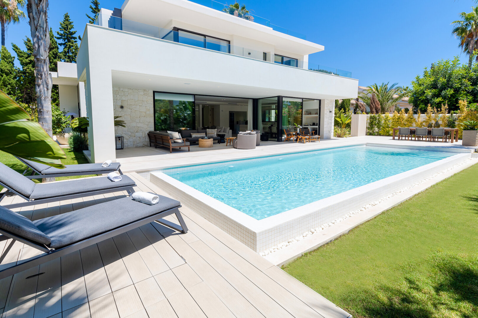 Villa Vida Del Mar an Elegant & Impressive Modern Home in Marbesa Marbella East | Image 2