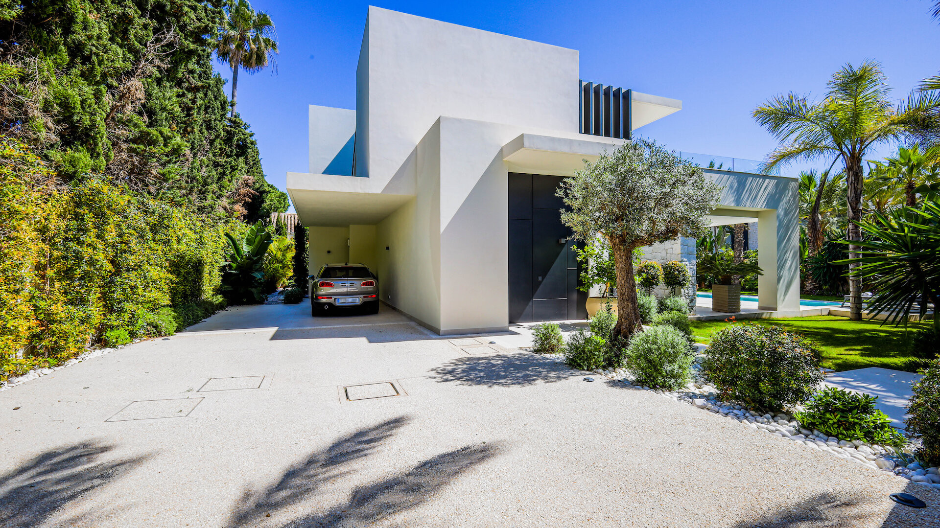 Villa Vida Del Mar an Elegant & Impressive Modern Home in Marbesa Marbella East | Image 26