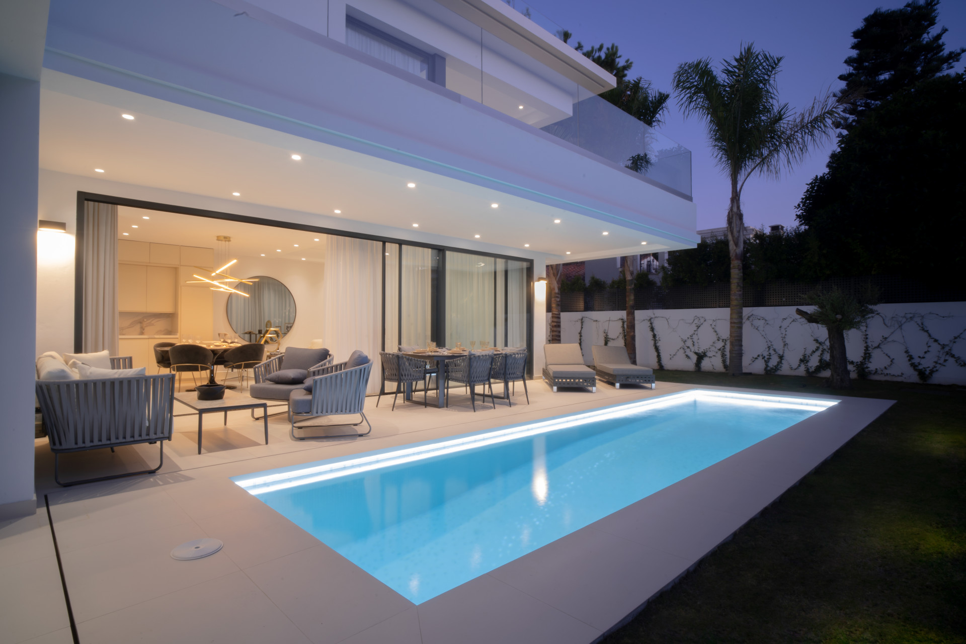 Modern villas located in Rio Verde, Golden Mile, just 100 m from the beach | Image 6