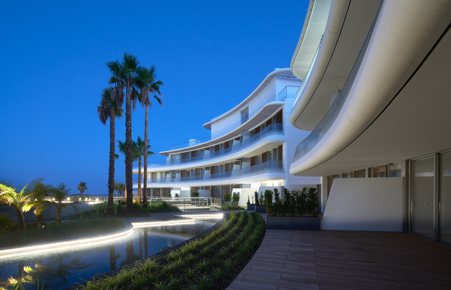 The Edge: Luxury residential complex on the beachfront in Estepona | Image 15