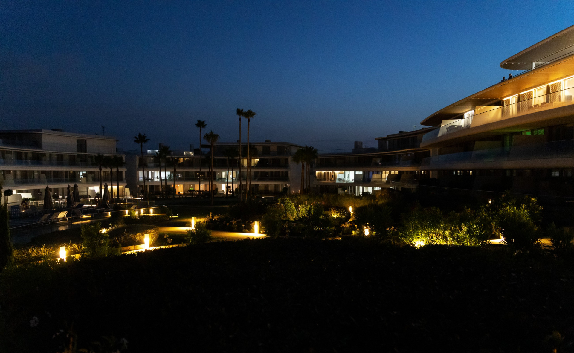 The Edge: Luxury residential complex on the beachfront in Estepona | Image 3