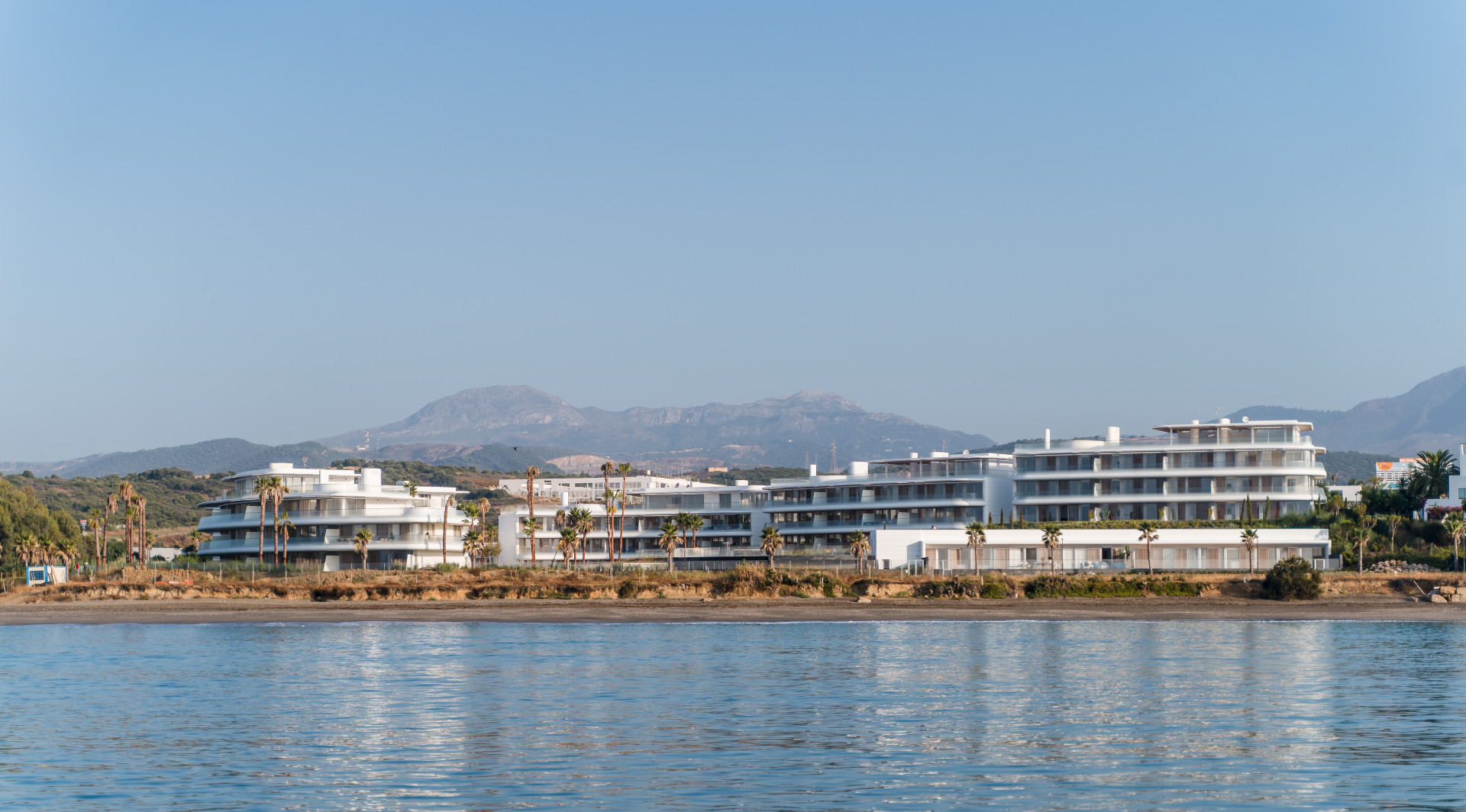 The Edge: Luxury residential complex on the beachfront in Estepona | Image 17