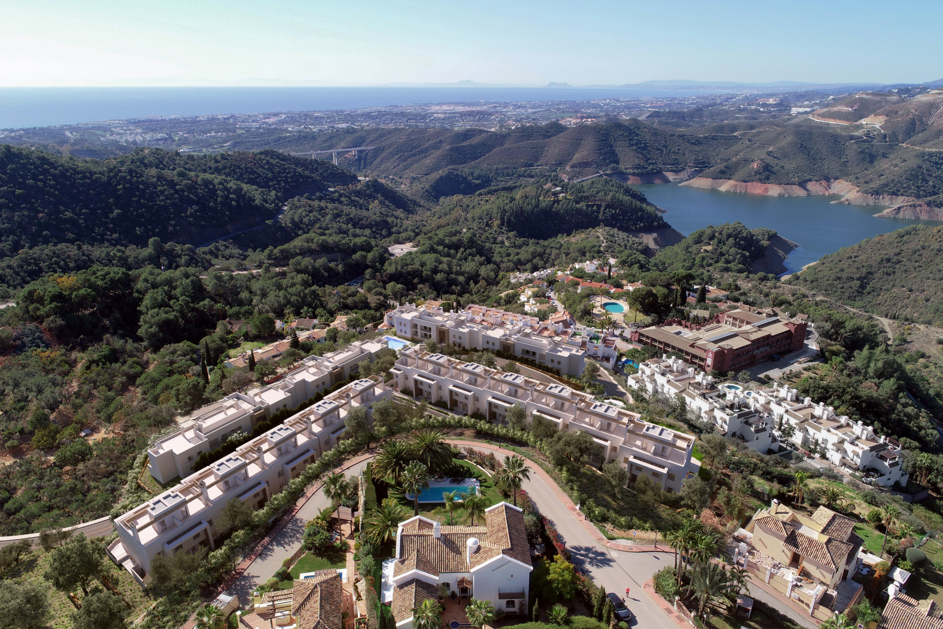 Almazara Views: Exclusive Townhouses in a privileged area of Marbella | Image 0