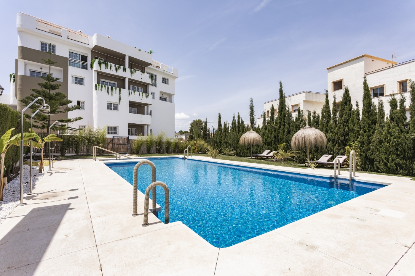 Two bedroom penthouse with large terrace in Nueva Andalucia, close to Puerto Banus. | Image 8