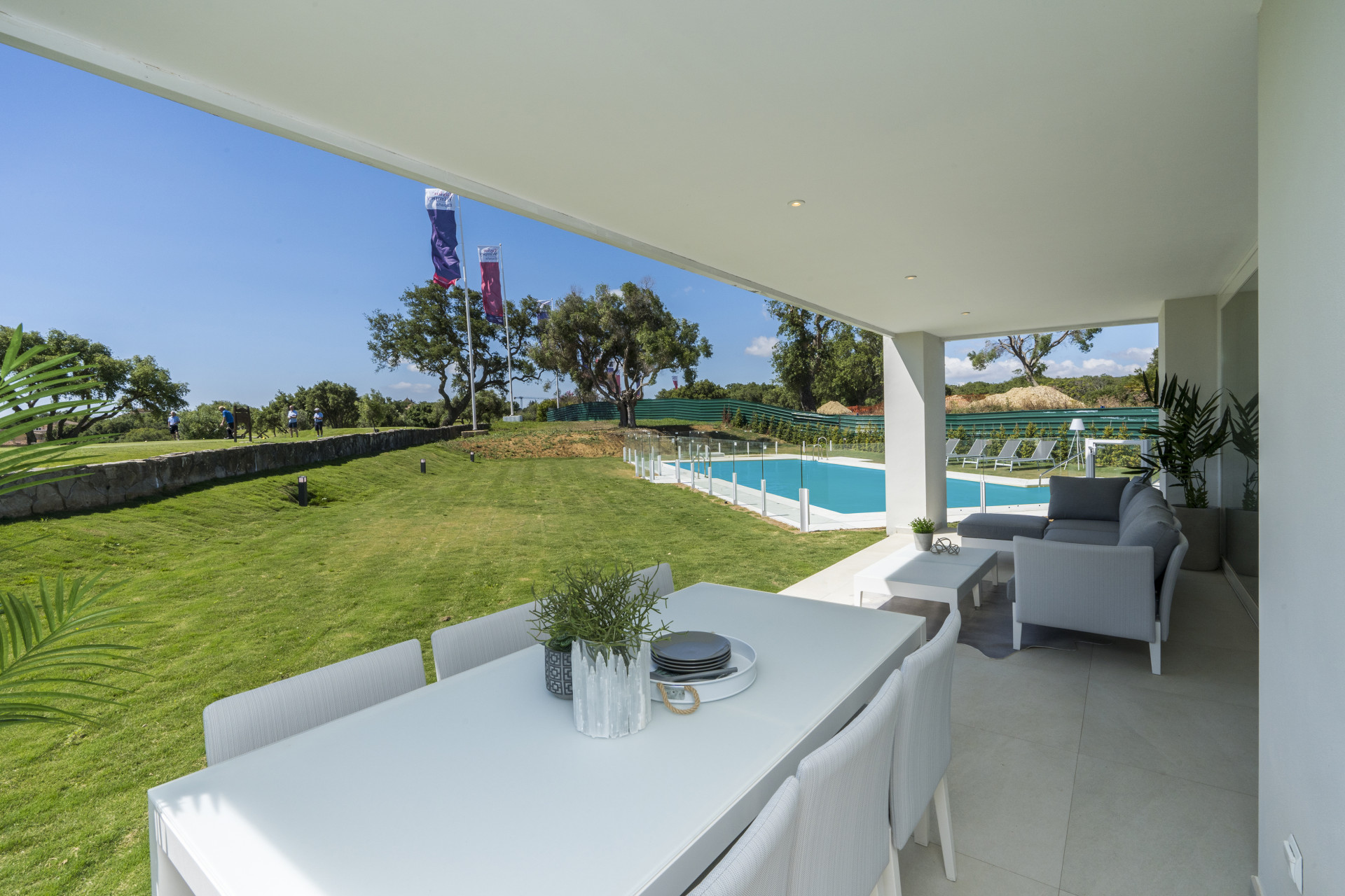 Exclusive two bedroom flat in the prestigious Club San Roque, Cadiz. | Image 10