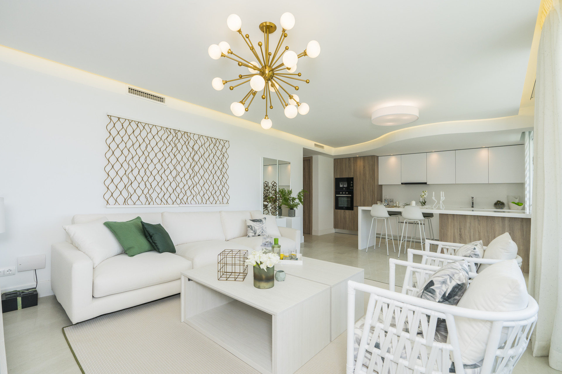 Exclusive two bedroom flat in the prestigious Club San Roque, Cadiz. | Image 13