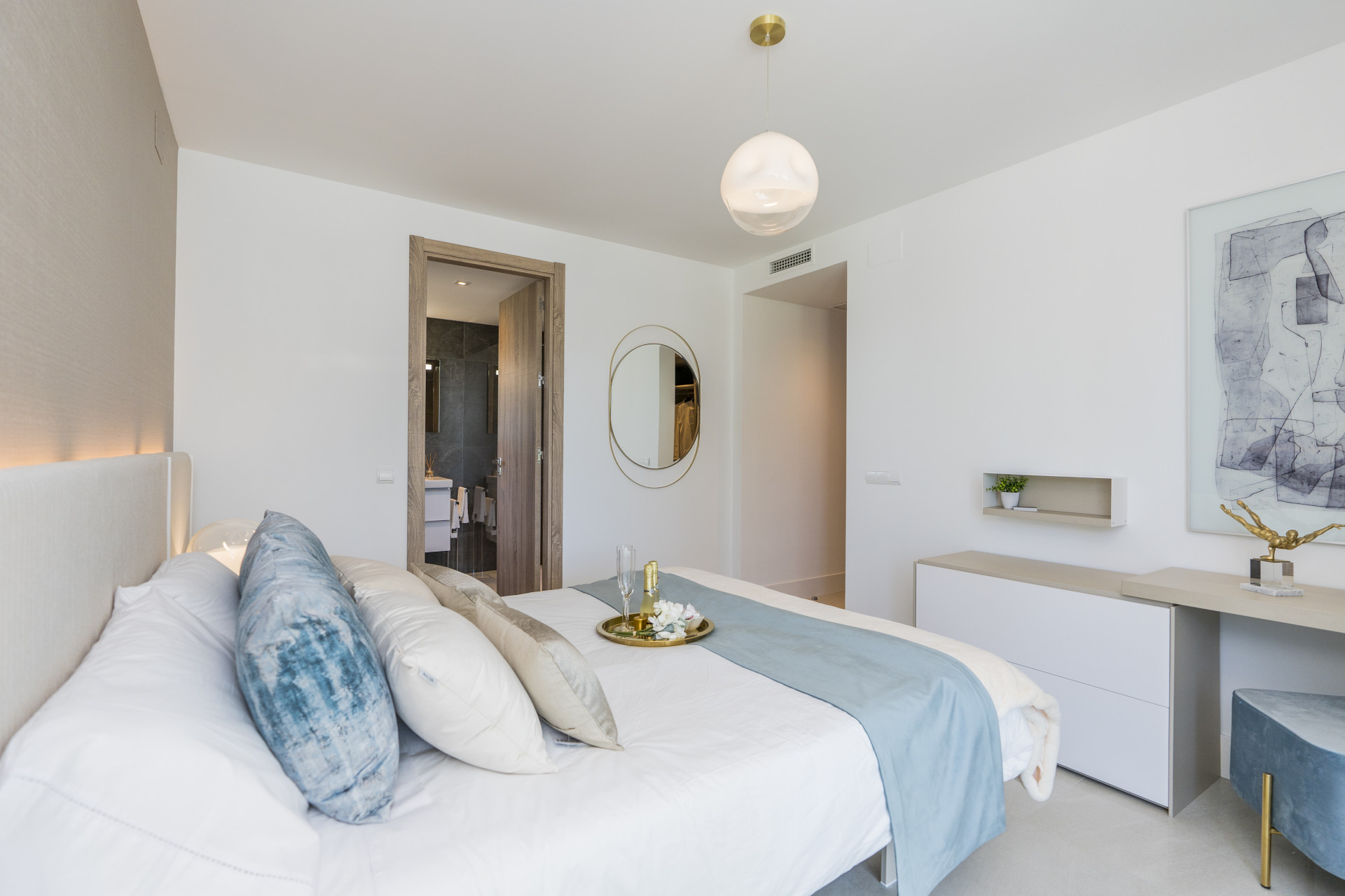 Exclusive three bedroom flat in the prestigious Club San Roque, Cadiz. | Image 19
