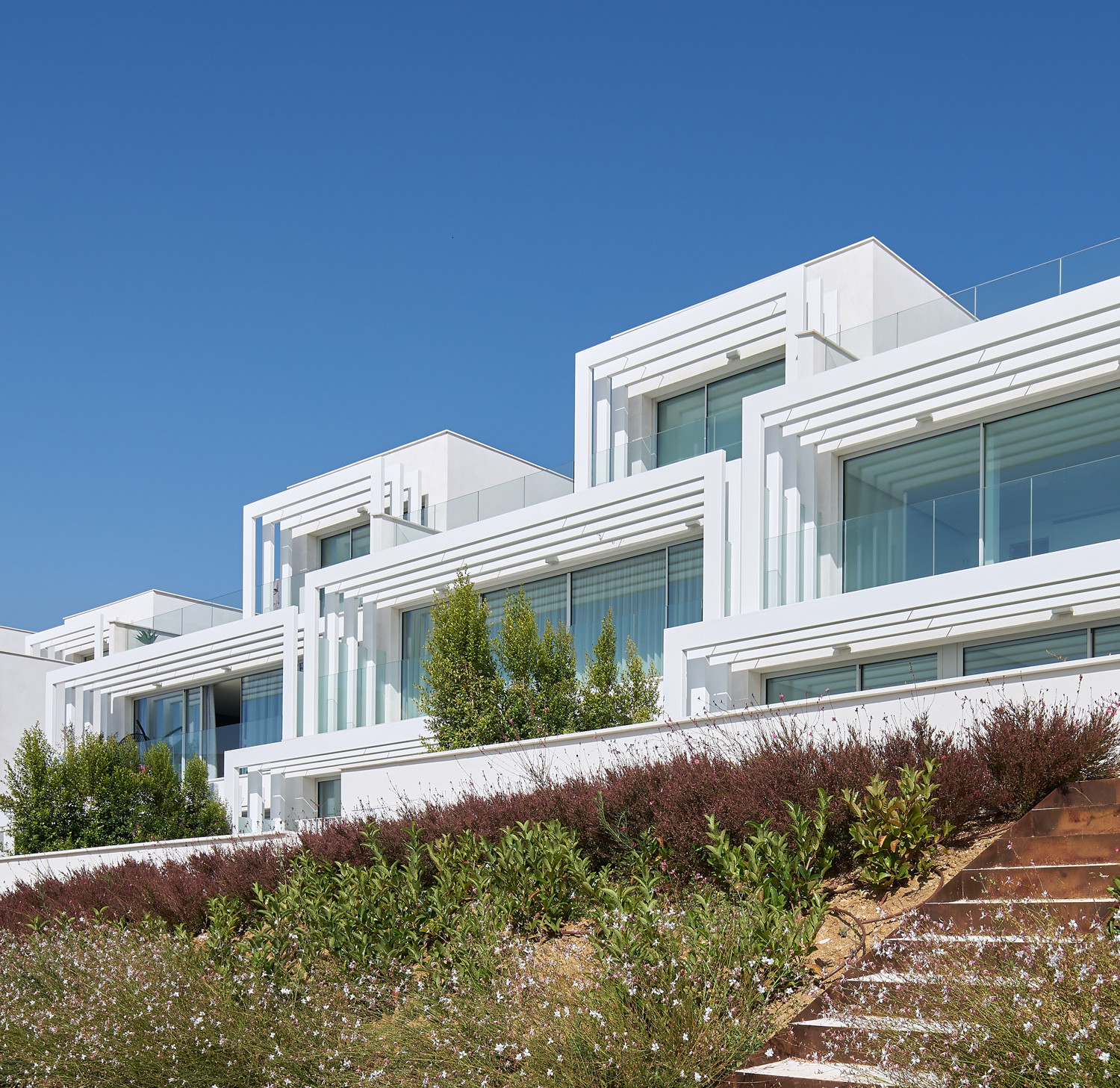 Luxury semi-detached villa in front line golf in Sotogrande | Image 7
