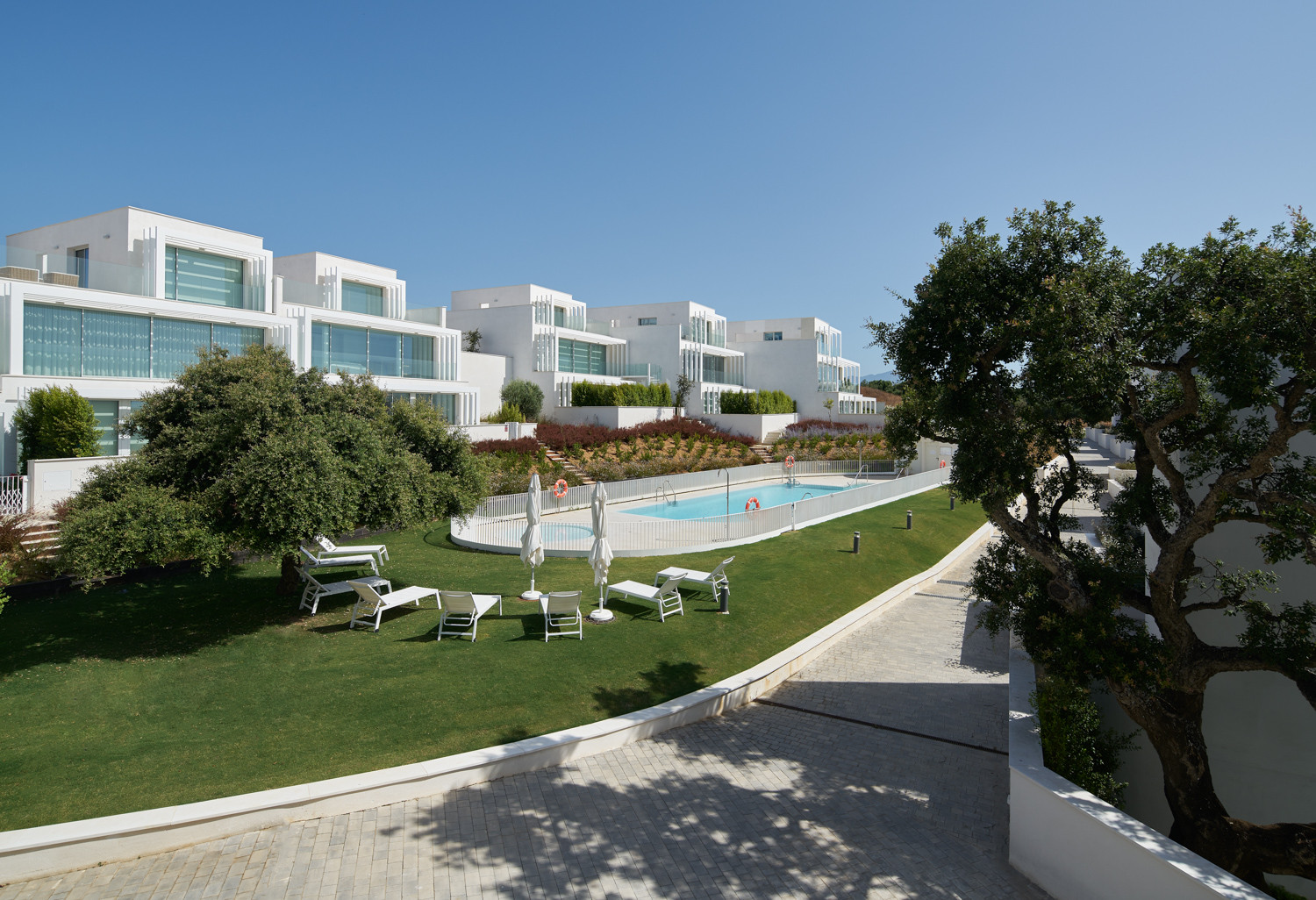 Luxury semi-detached villa in front line golf in Sotogrande | Image 5