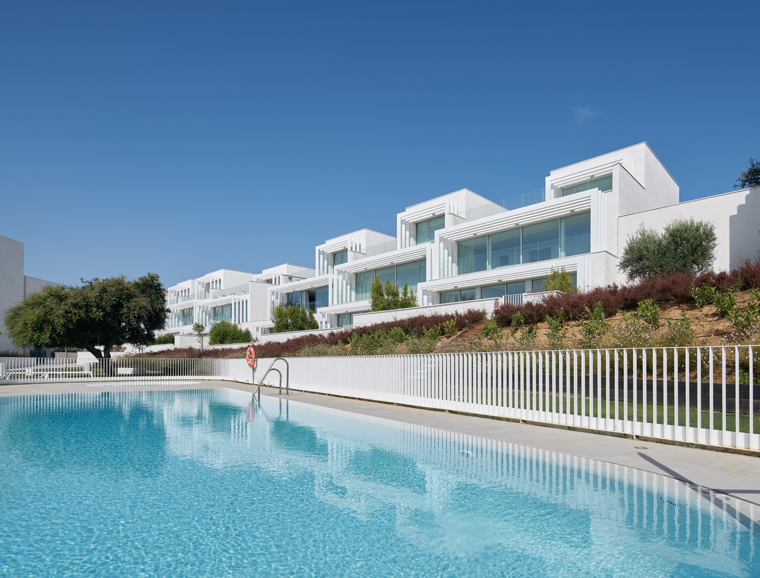Luxury semi-detached villa in front line golf in Sotogrande | Image 4