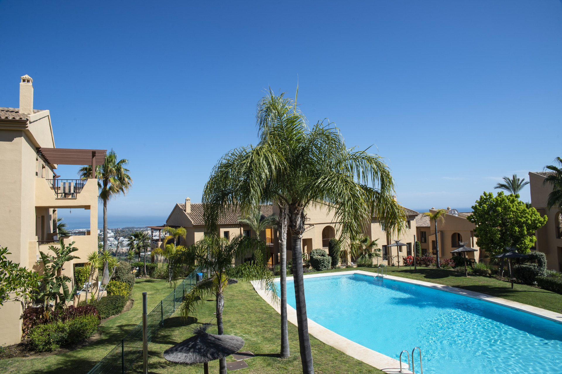 The Hacienda Collection: Apartments with sea views in La Alqueria, Benahavis | Image 4