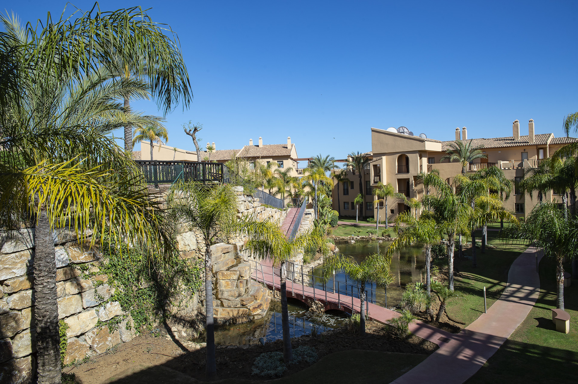 The Hacienda Collection: Apartments with sea views in La Alqueria, Benahavis | Image 10