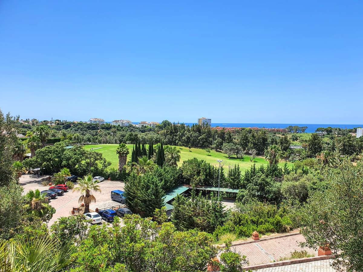 Santa Clara Golf Villas: New luxury frontline golf residential complex in Marbella. | Image 13