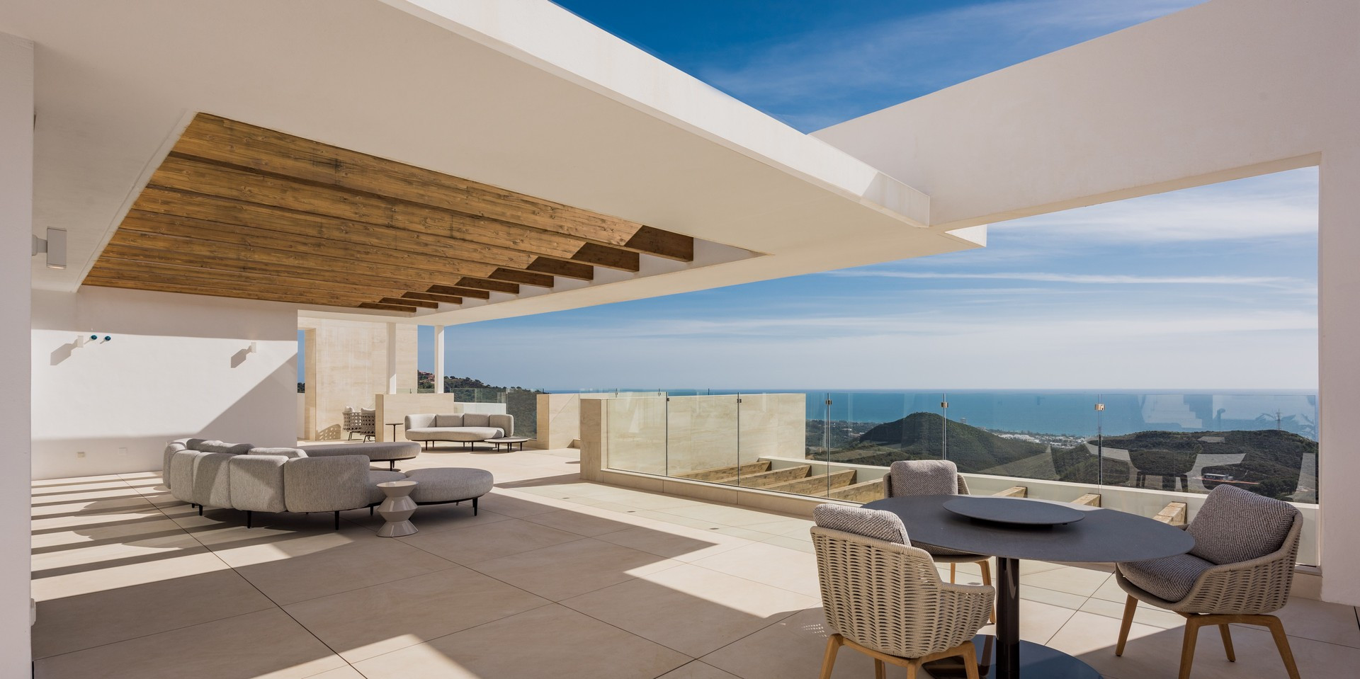 New spacious three bedroom flat with sea views located in Palo Alto, Ojén. | Image 0