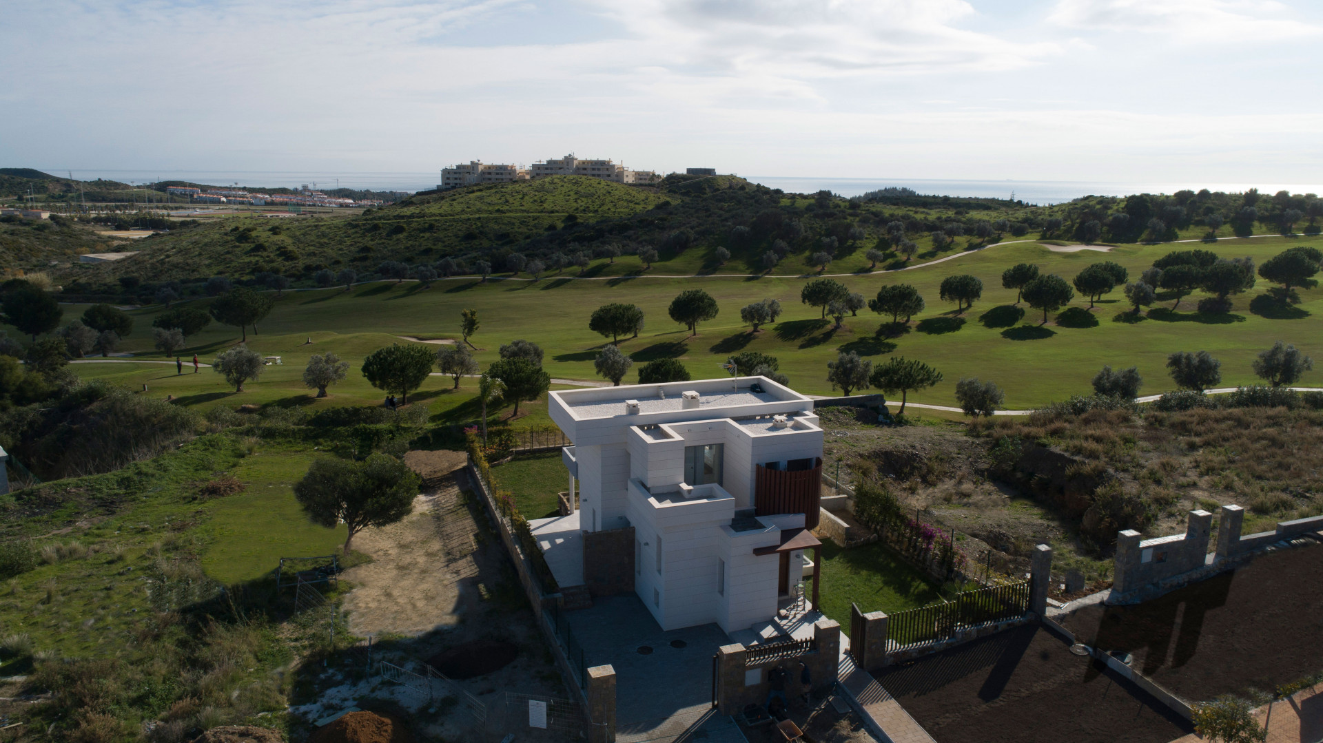 Exclusive three bedroom frontline golf villa in Mijas Costa. | Image 16