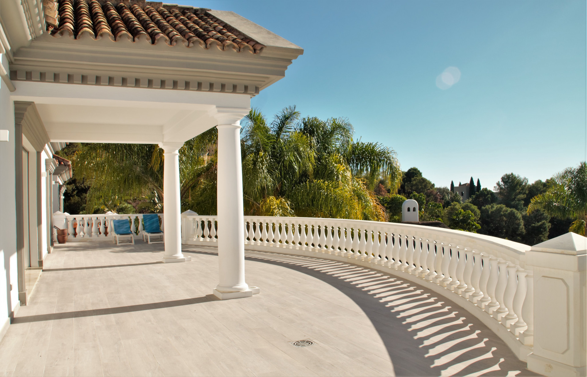 Exquisite La Zagaleta Villa in Benahavís with Sea Views and Luxury Amenities | Image 11