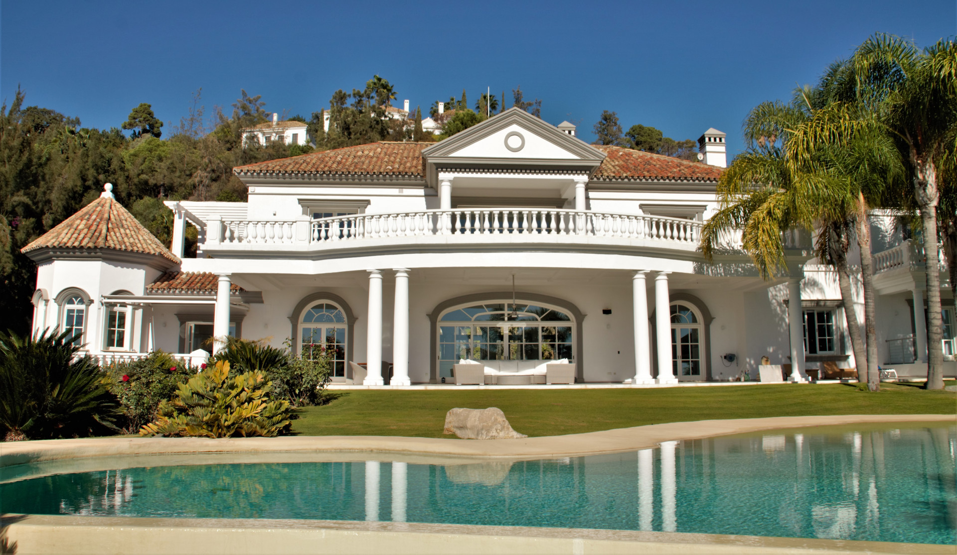 Exquisite La Zagaleta Villa in Benahavís with Sea Views and Luxury Amenities | Image 0