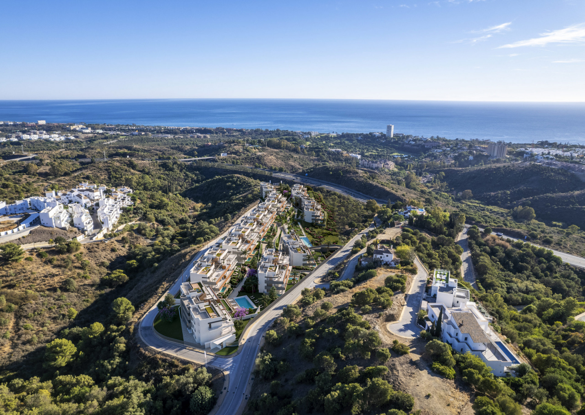 Three bedroom penthouse with solarium and panoramic views of the coastline east of Marbella. | Image 16