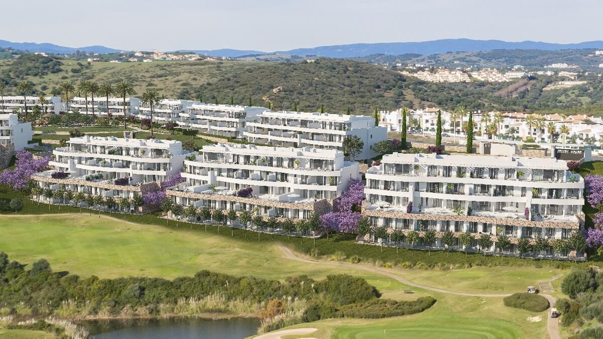 Spacious frontline golf flat with sea views in Cadiz. | Image 2