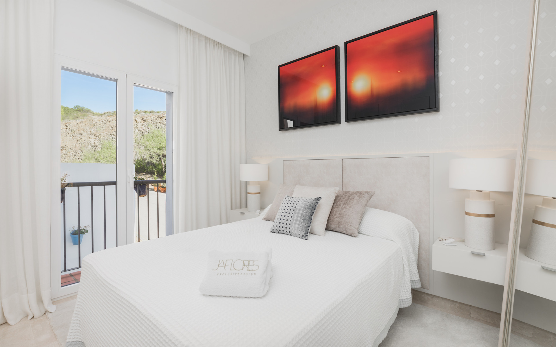 Two bedroom penthouse with ocean views in Benahavis. | Image 6