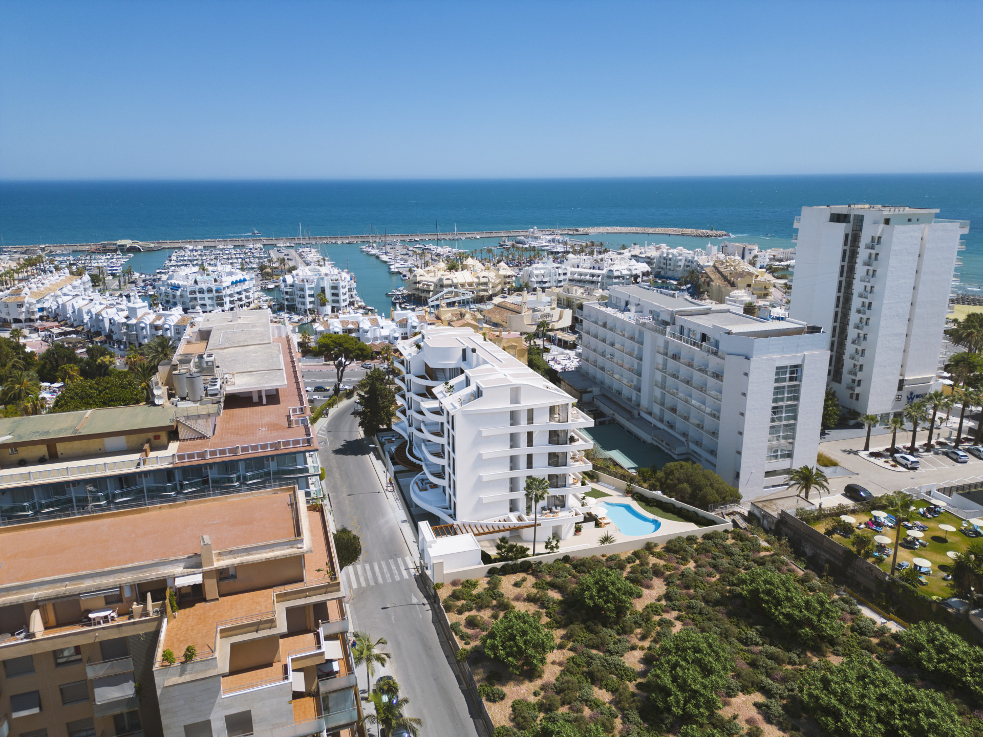 Marina Golden Bay: Two and three bedroom homes next to the port of Benalmádena. | Image 13