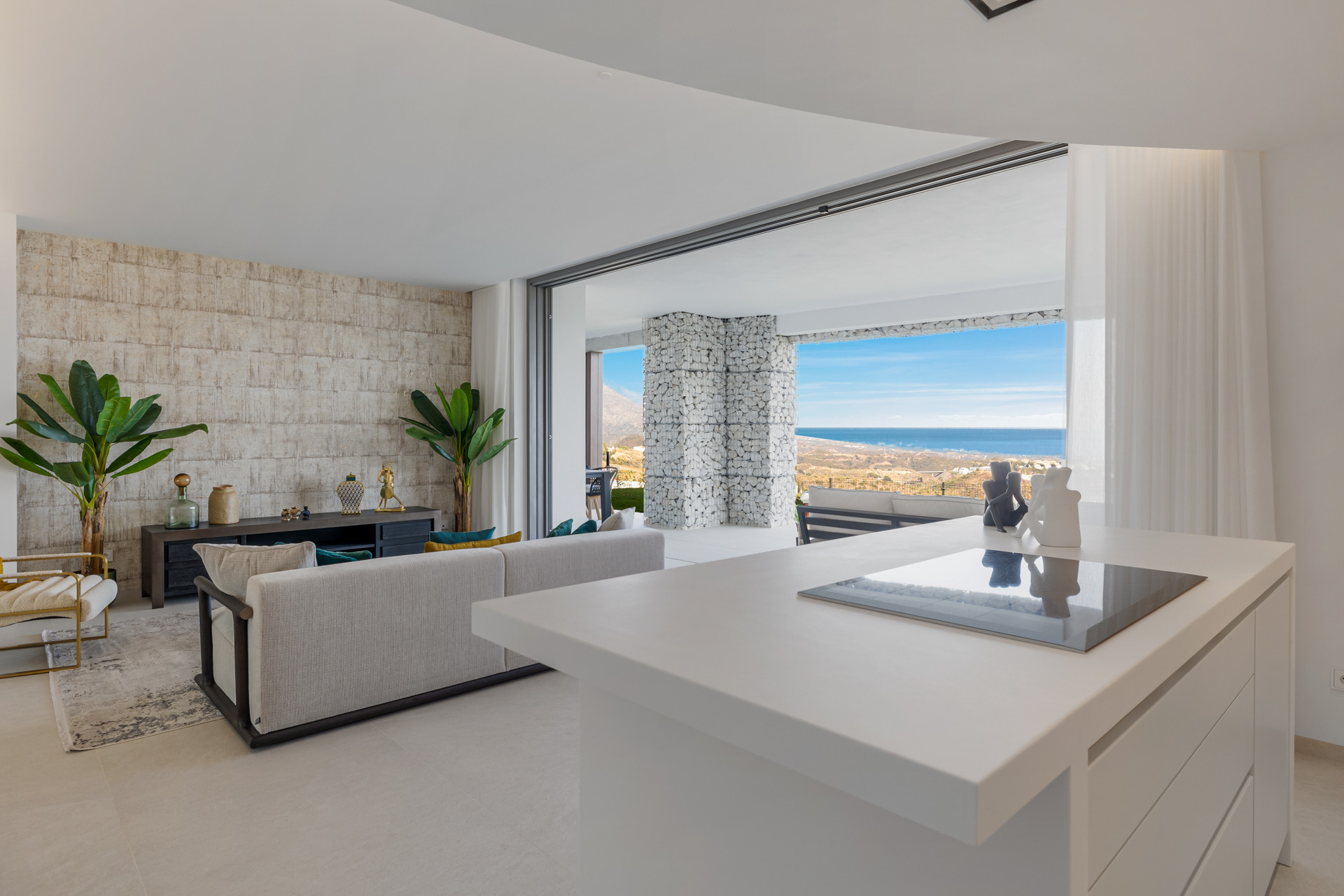 Planta baja de lujo en Quercus, Real de la Quinta: Apartamento nuevo con espectaculares vistas al Mediterráneo y jardín privado