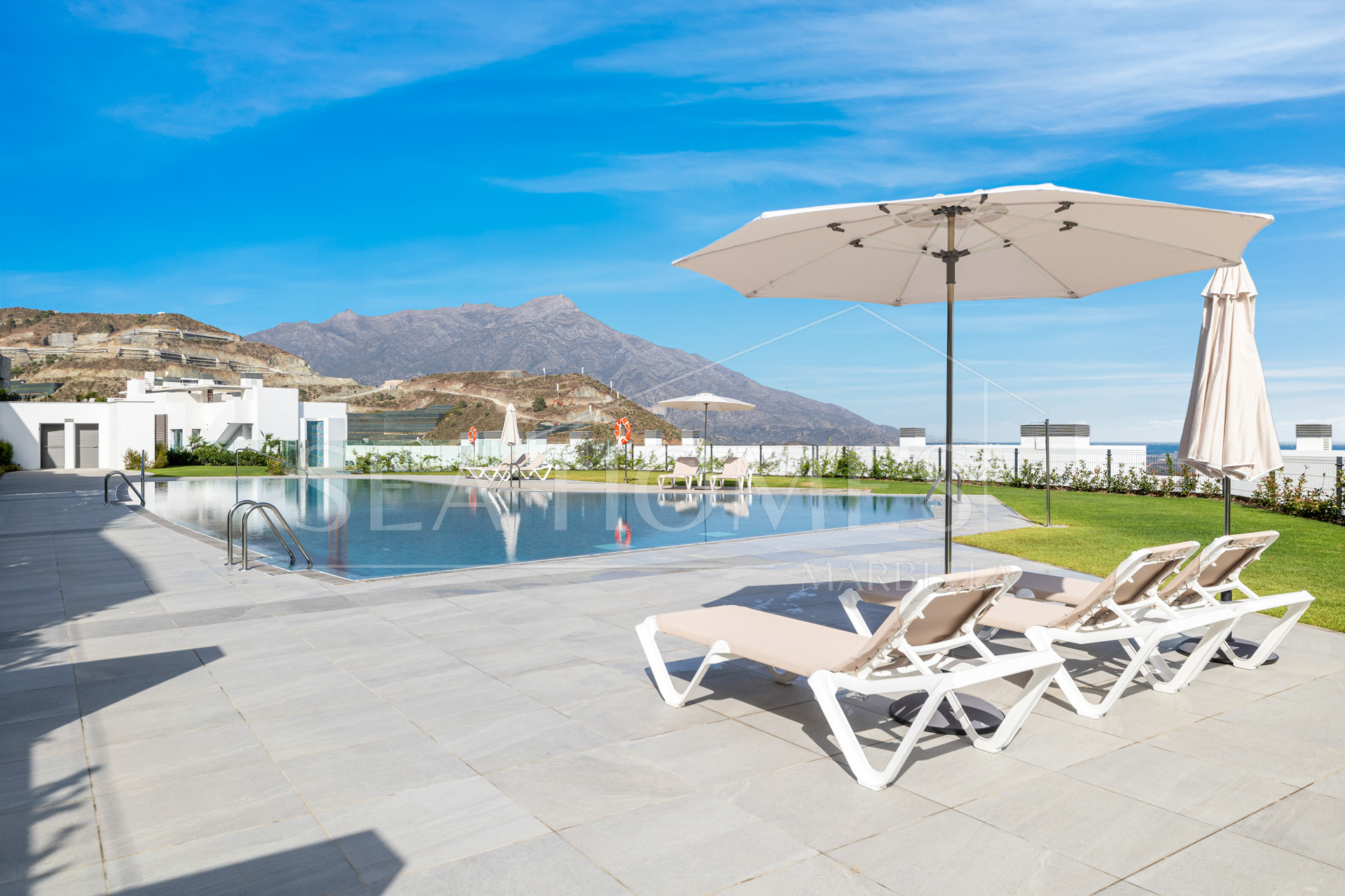 Luxury Ground Floor Living in Quercus, Real de la Quinta: New Apartment with Spectacular Mediterranean Views and Private Garden