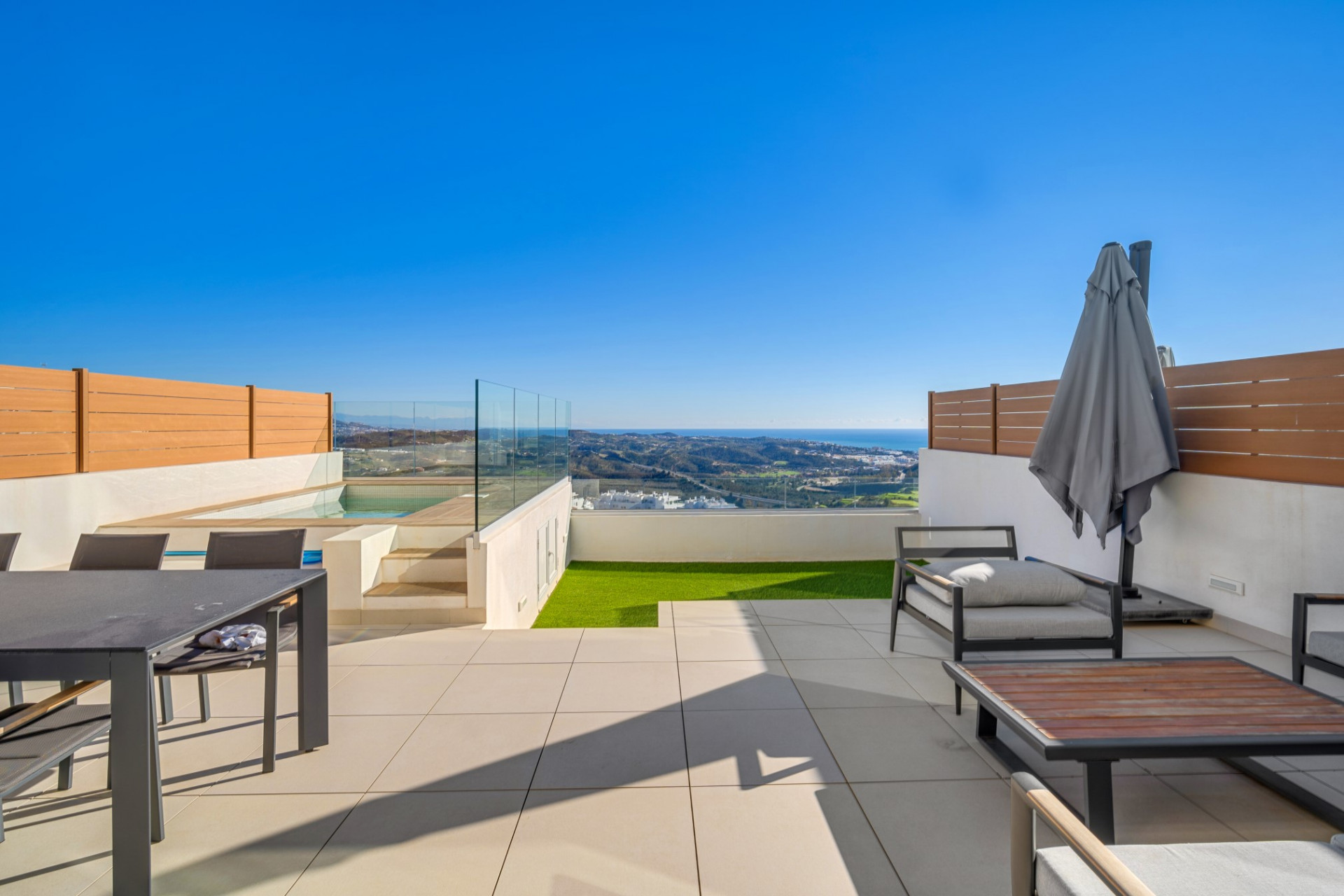 Piso deluxe con piscina privada y vista al mar