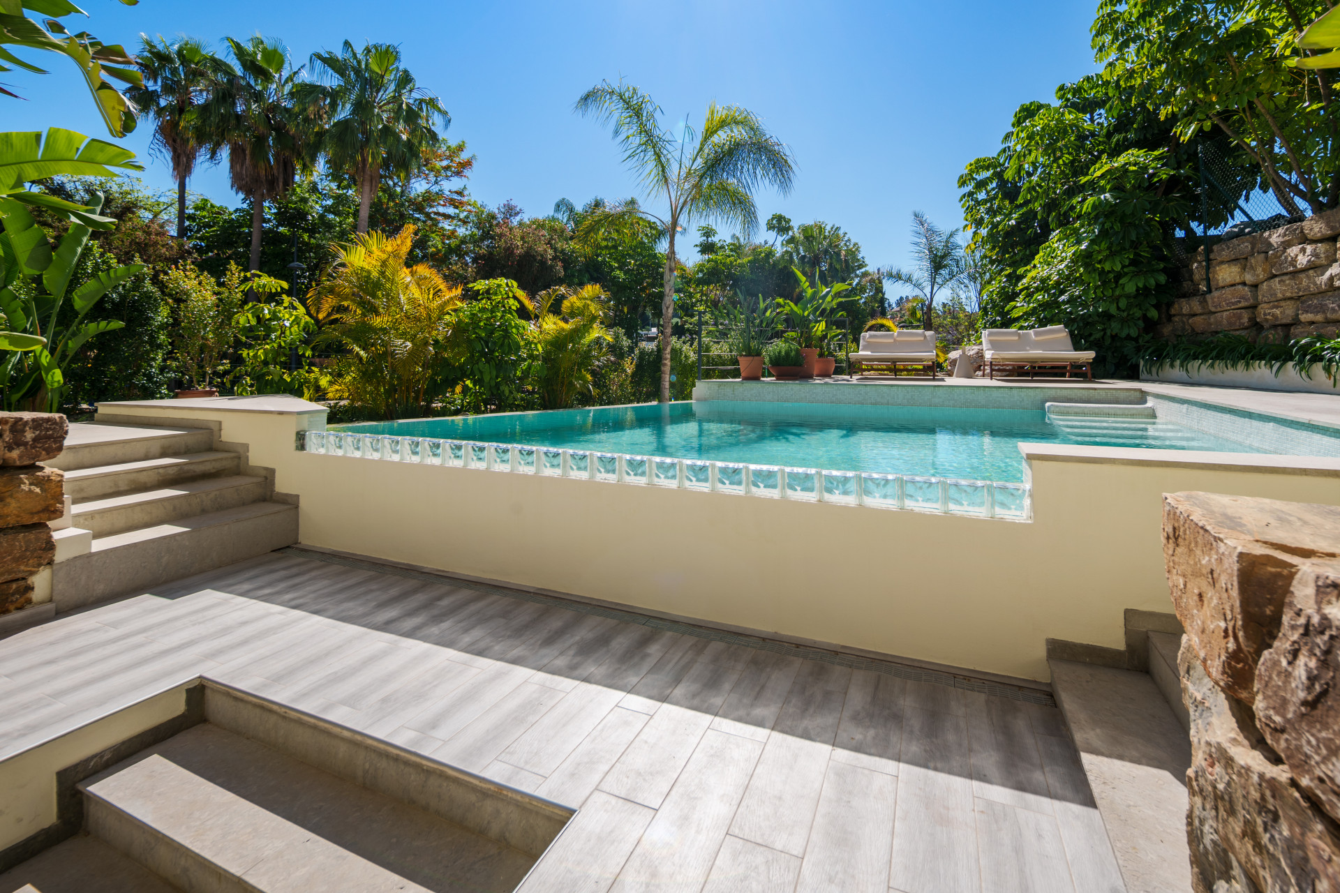 Villa in New Golden Mile-10