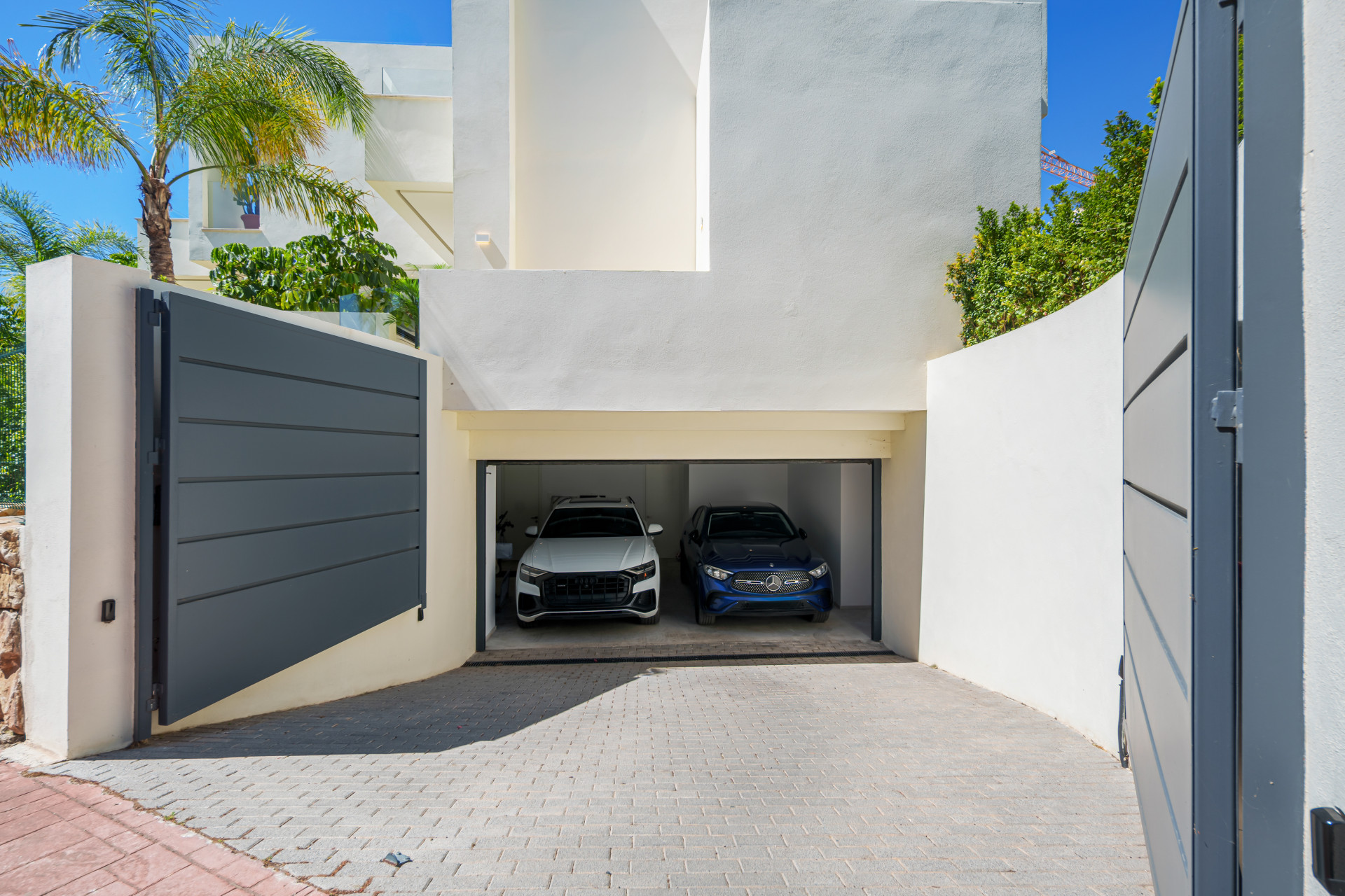 Villa in New Golden Mile-45