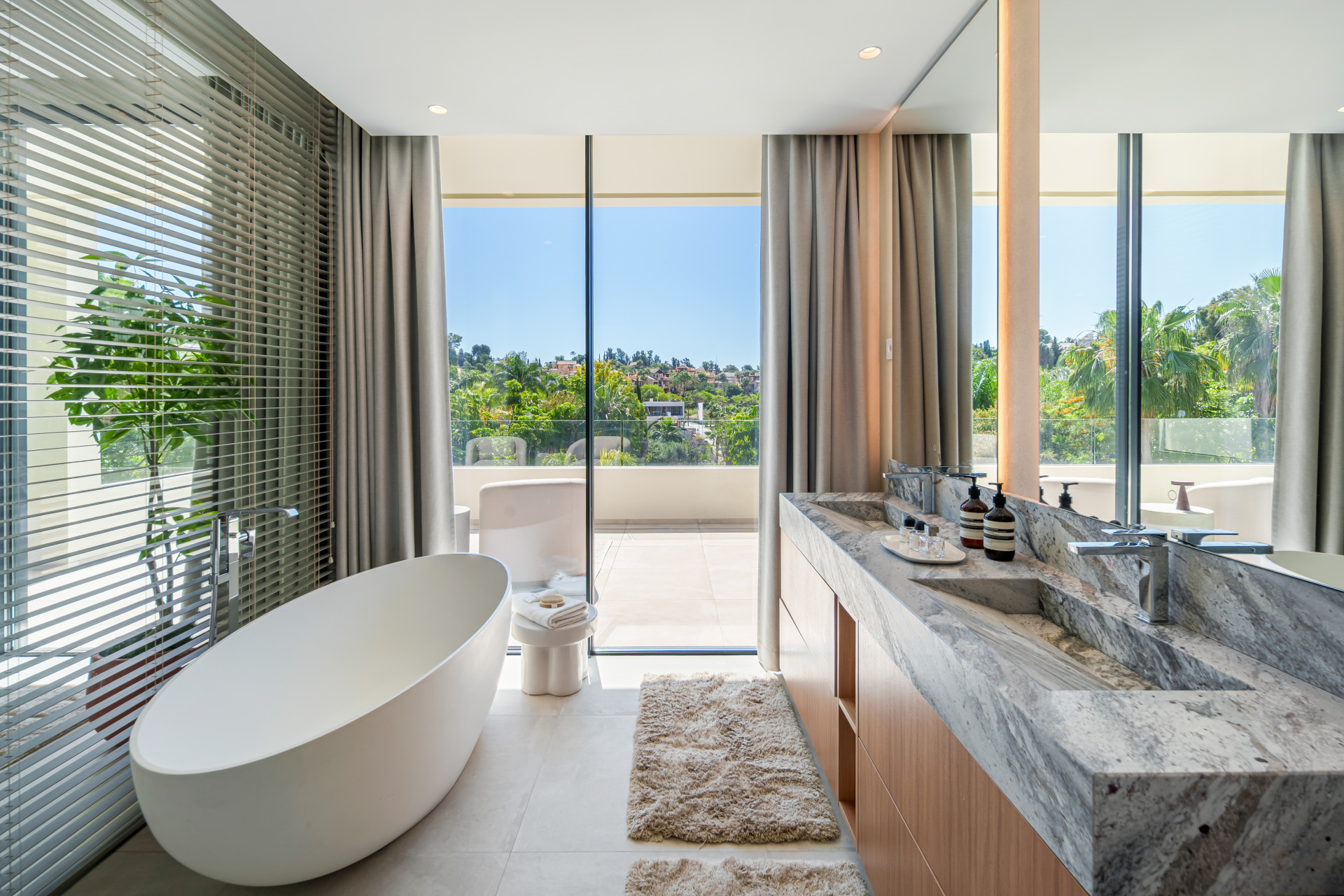 Villa in New Golden Mile-35