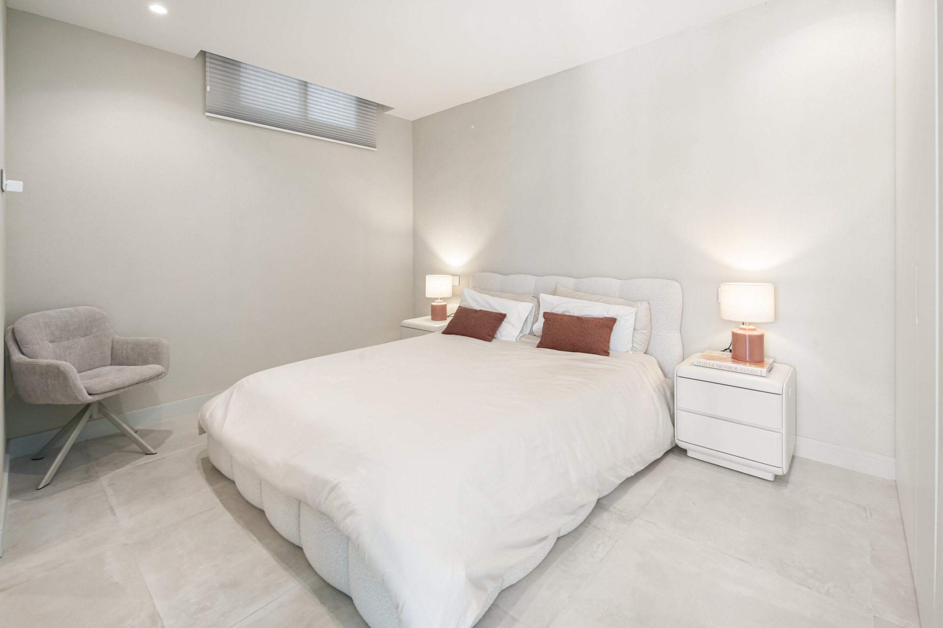 Villa in New Golden Mile-11