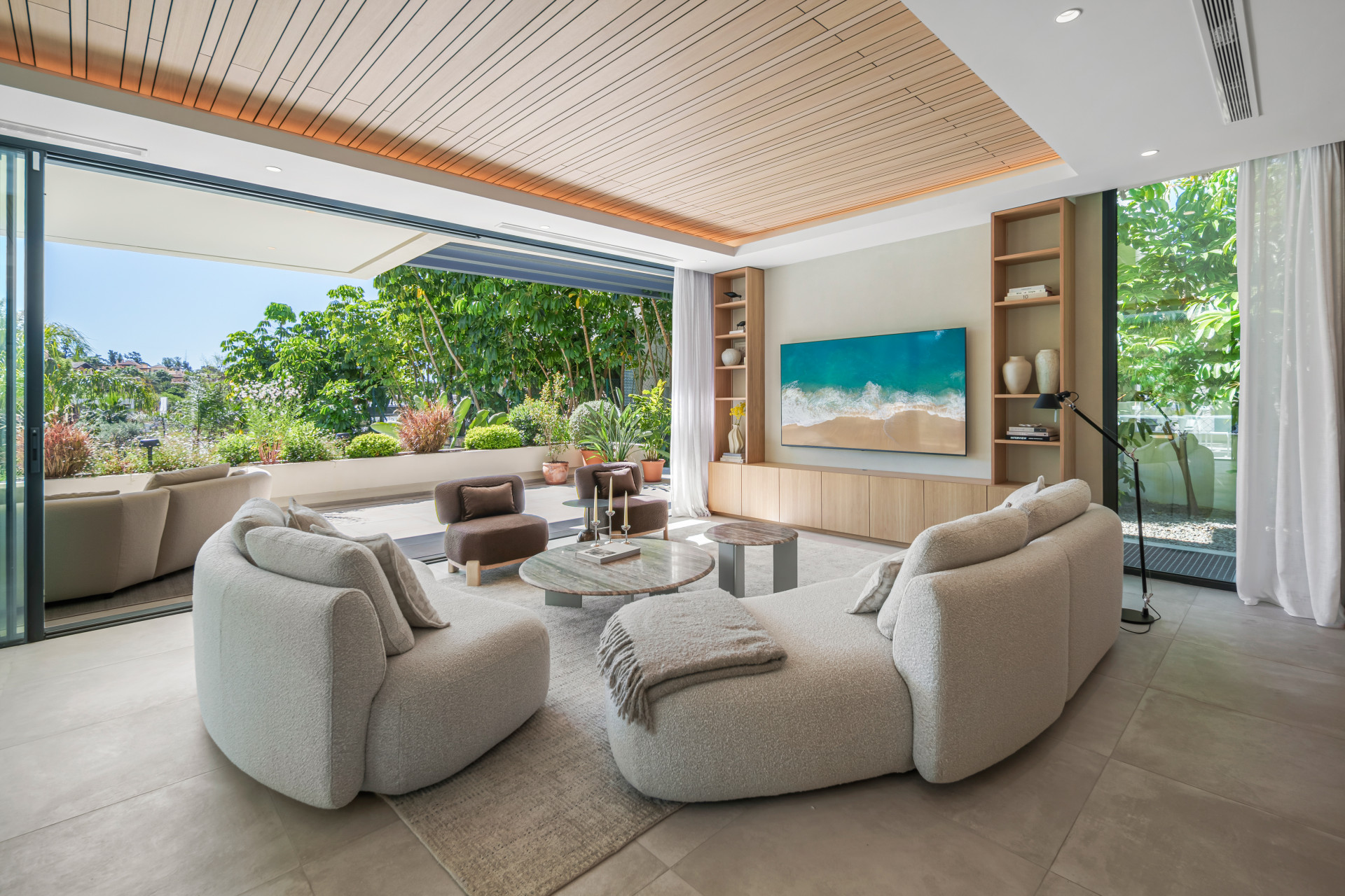 Villa in New Golden Mile-27