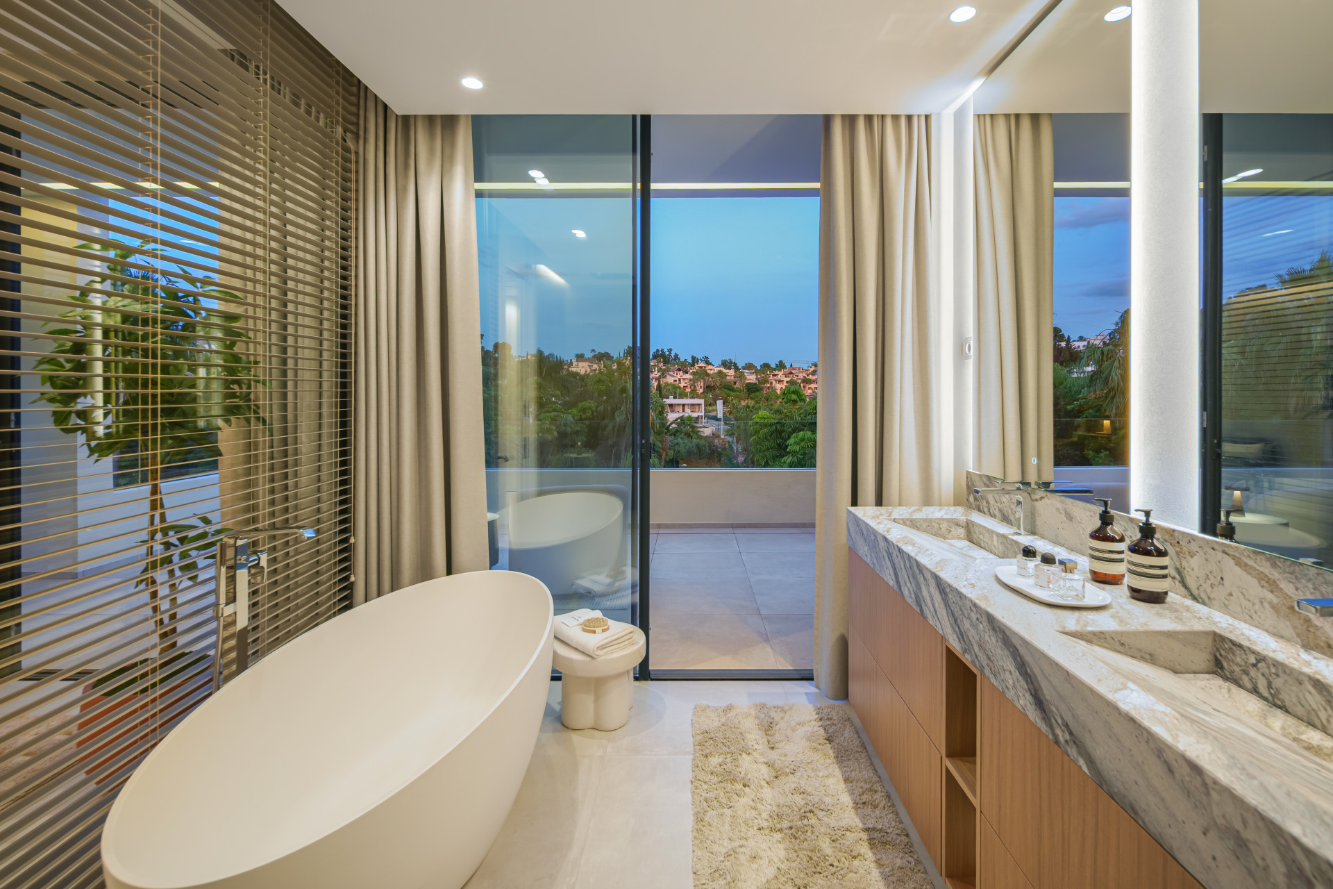 Villa in New Golden Mile-52