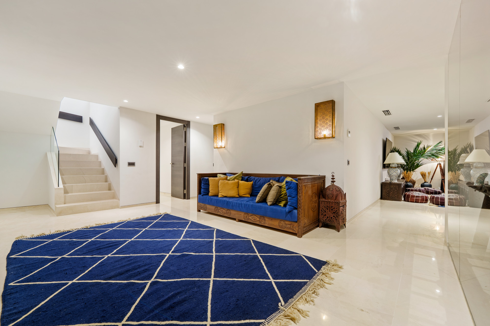 Villa in Nueva Andalucia-7