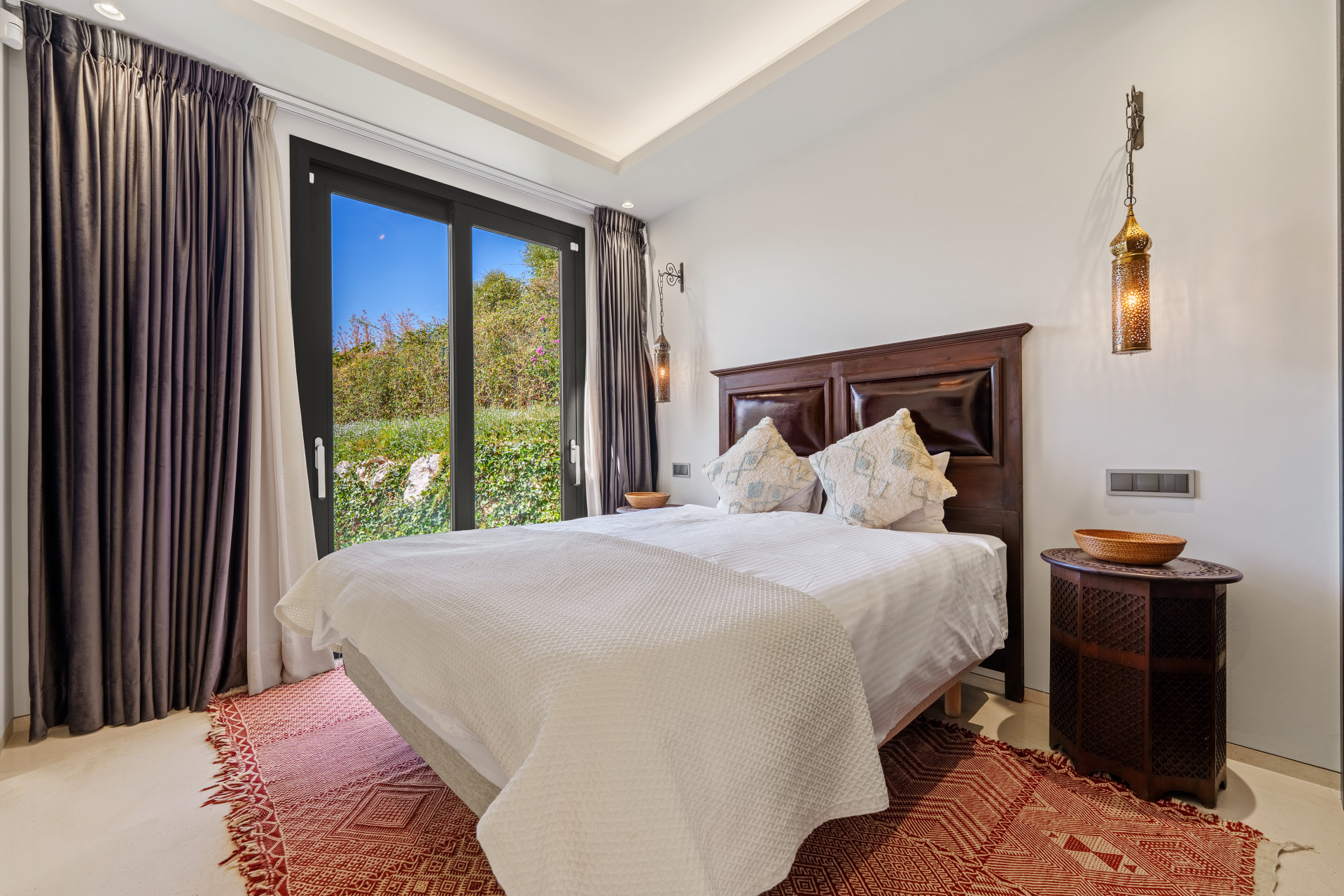 Villa in Nueva Andalucia-1