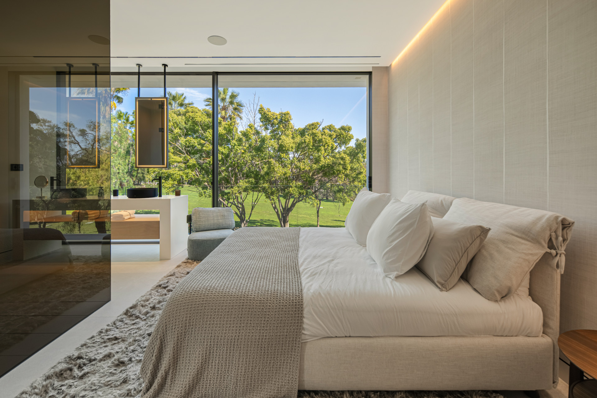 Semi Detached Villa in Marbella Golden Mile-12