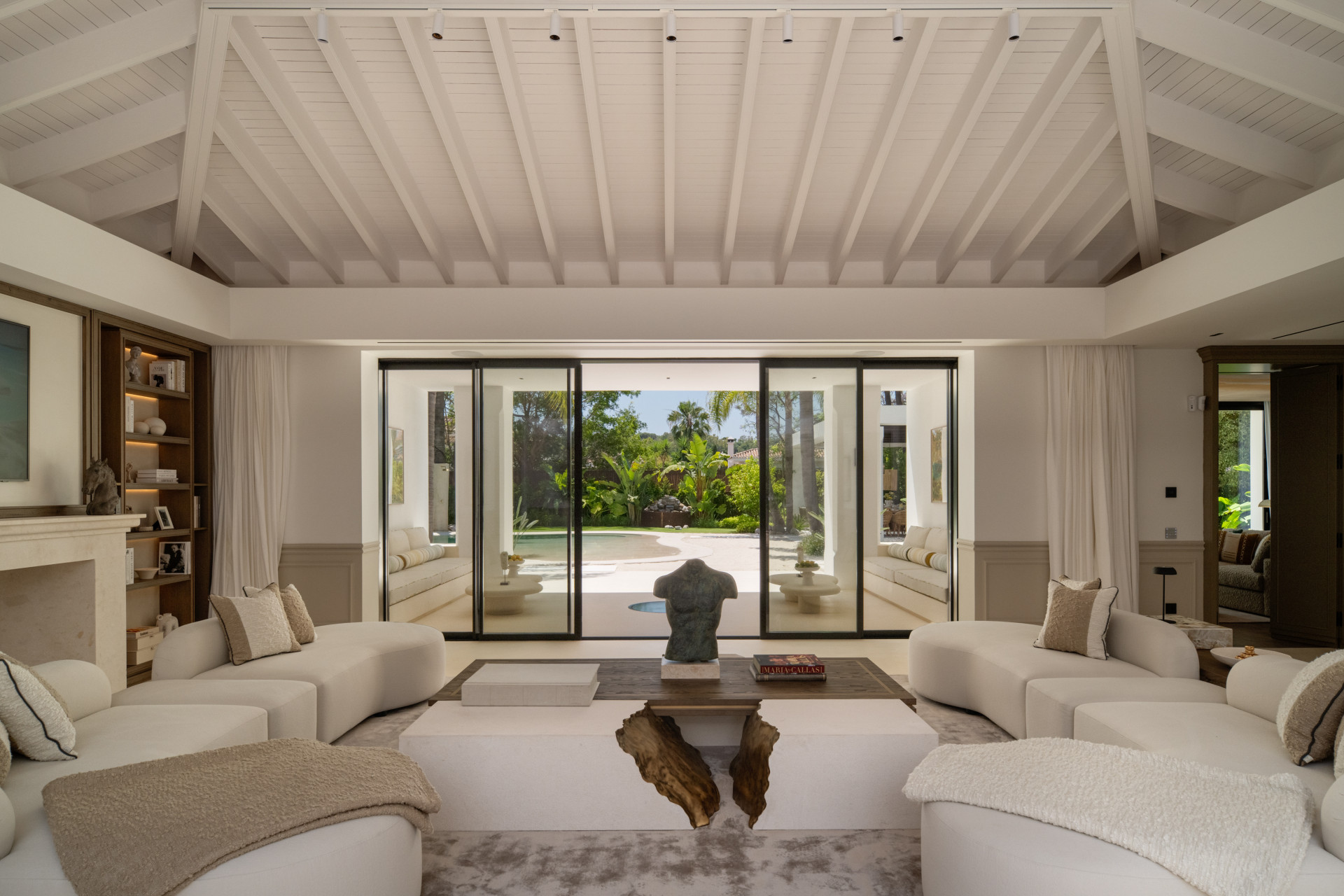 Villa in Nueva Andalucia-1