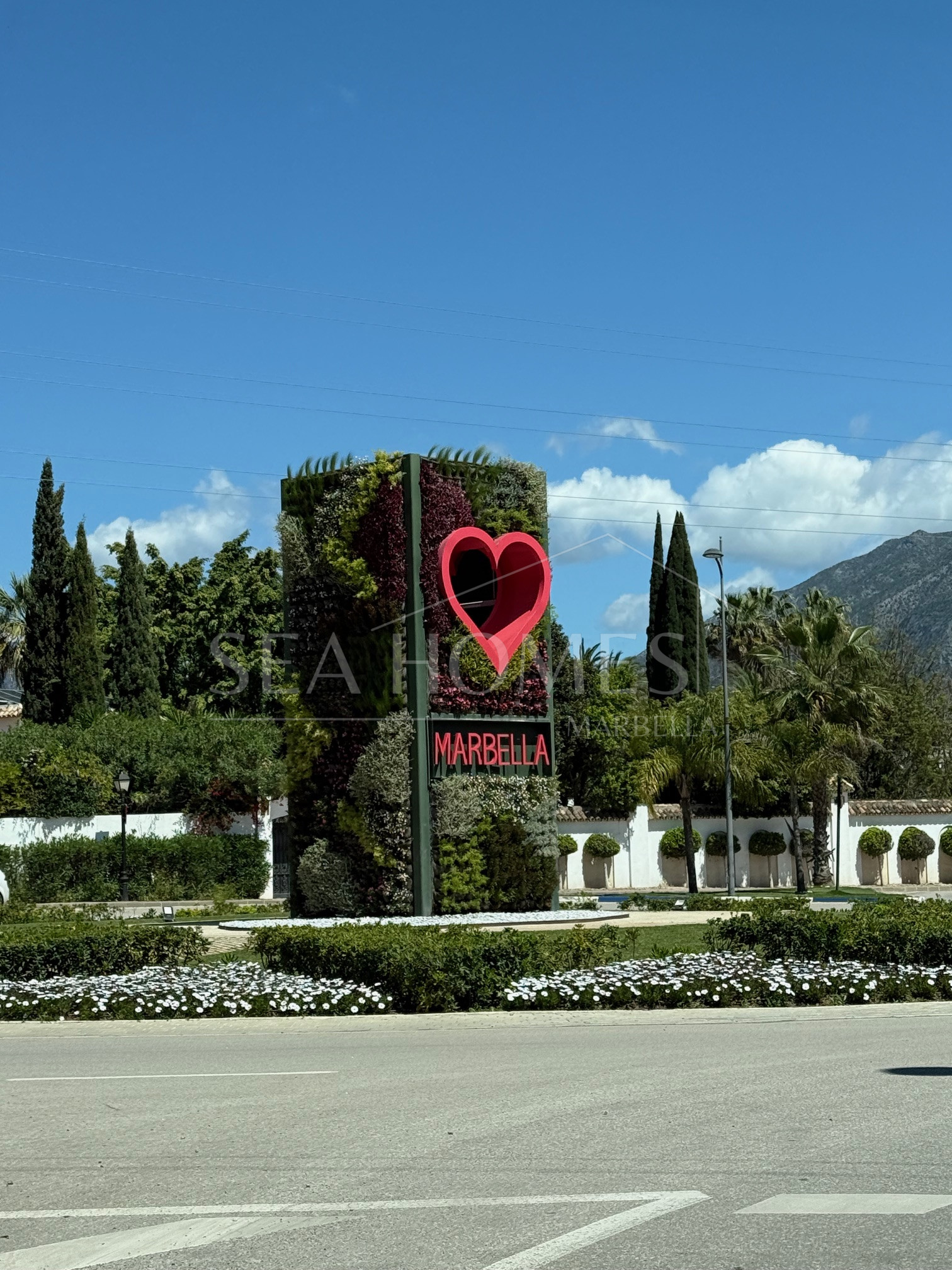 Brand new 4 bedroom Apartment in Nueva Andalucia - La Concha views and Sea Views - Keys ready!