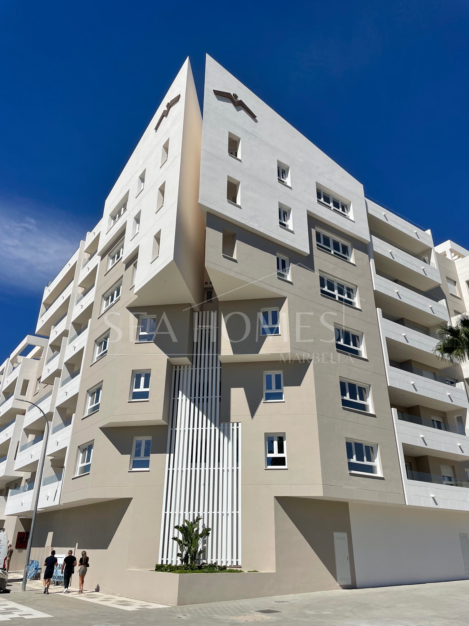 Brand new 4 bedroom Apartment in Nueva Andalucia - La Concha views and Sea Views - Keys ready!