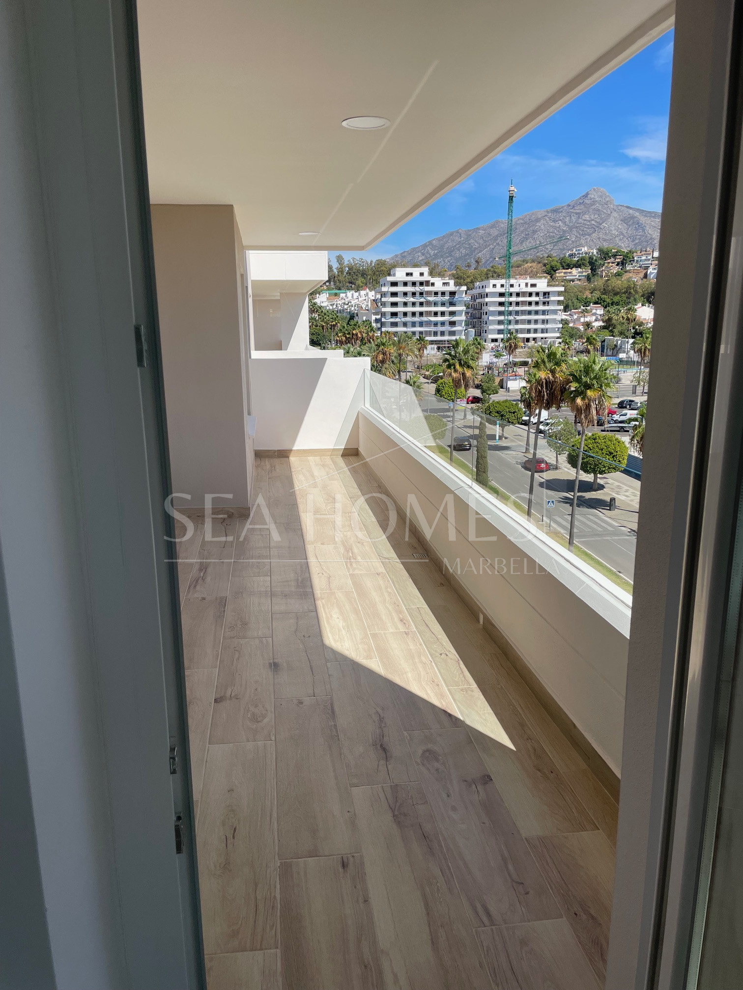 Brand new 4 bedroom Apartment in Nueva Andalucia - La Concha views and Sea Views - Keys ready!