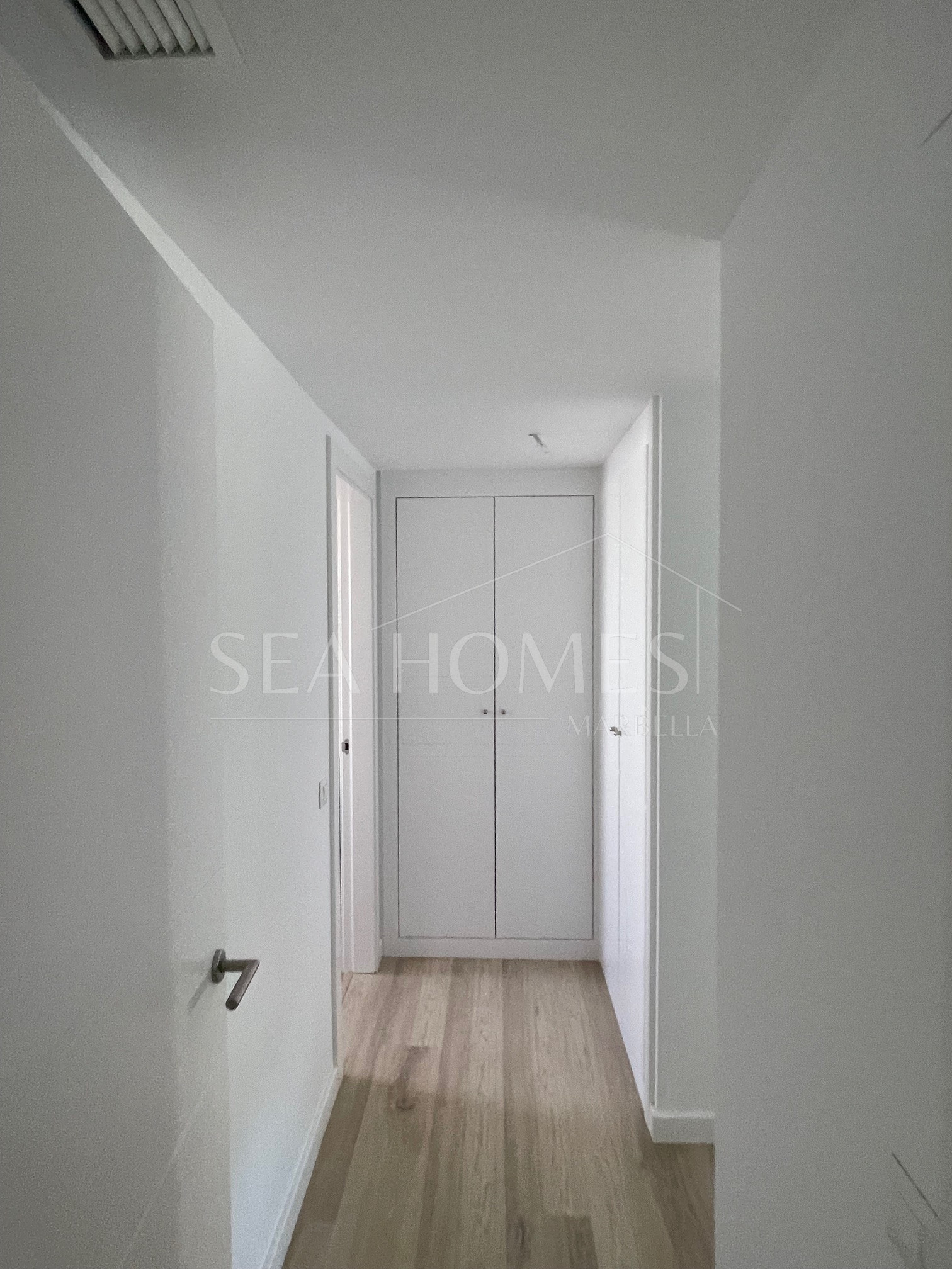 Brand new 4 bedroom Apartment in Nueva Andalucia - La Concha views and Sea Views - Keys ready!