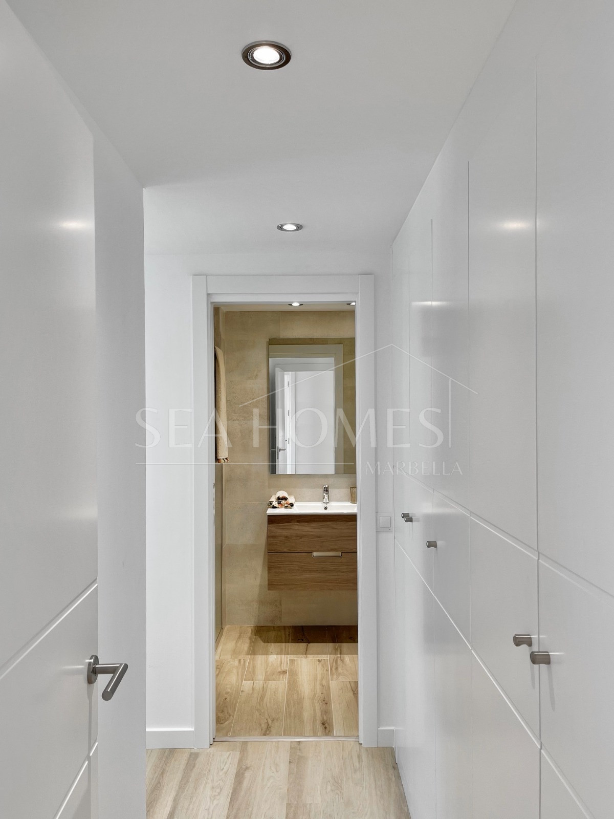 Brand new 4 bedroom Apartment in Nueva Andalucia - La Concha views and Sea Views - Keys ready!
